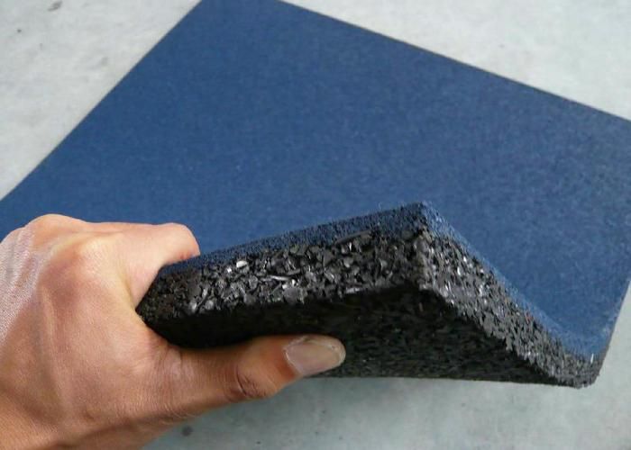 Outdoor Patio Floor Made by Rubber Grains Rubber Mat