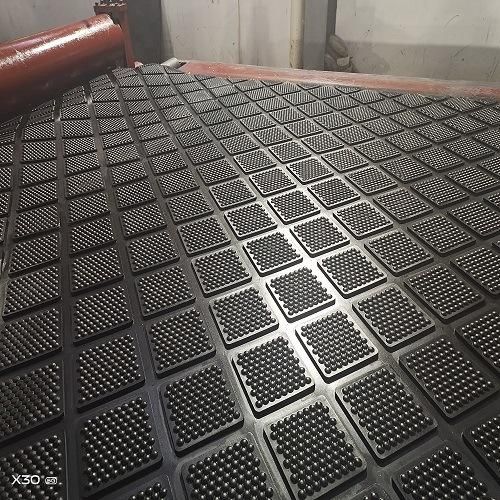 China Manufacturer 3MPa ~ 25MPa Factory Cow Horse Rubber Stall Stable Mat Flooring Sheet Rubber Floor