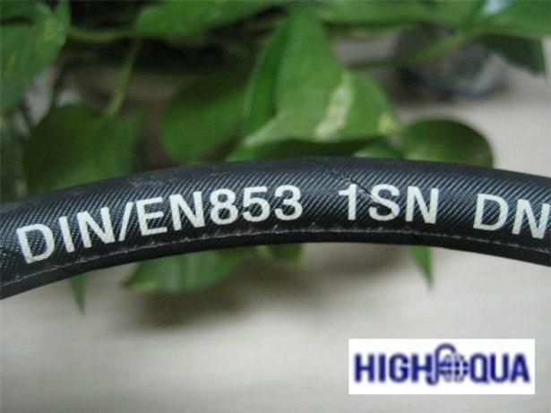 Red Smooth Surface Hydraulic Hose with SAE R1at/DIN/En853 1sn