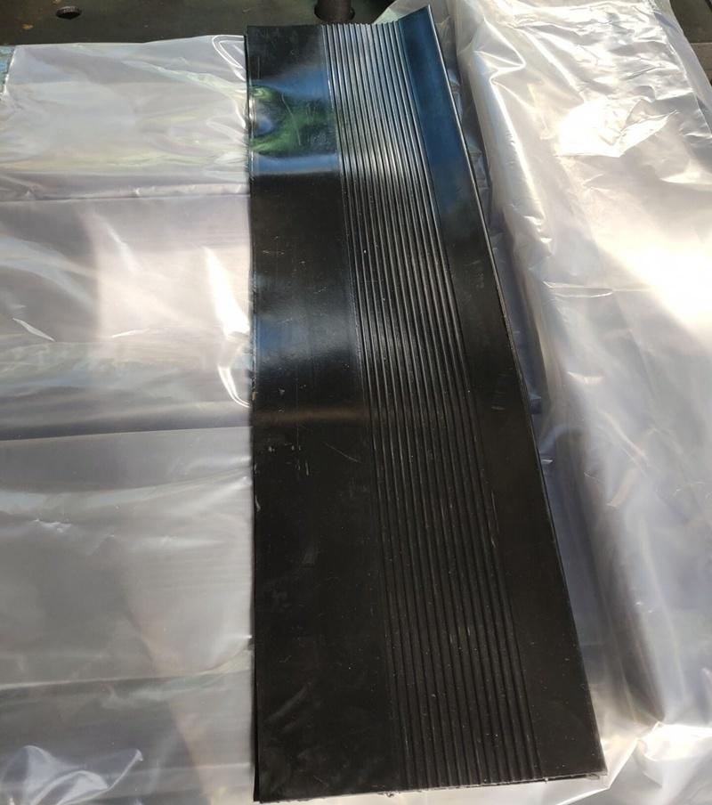 Chinese Manufacturer Nonslip Rubber Stair Matting with Cheap Price