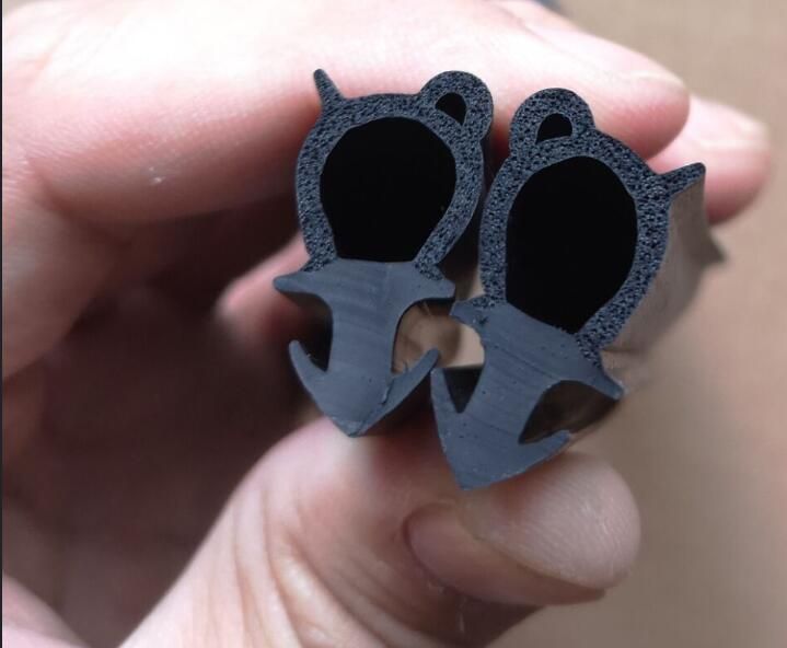 Extruded Rubber Products Black Foam EPDM Rubber Extrusion