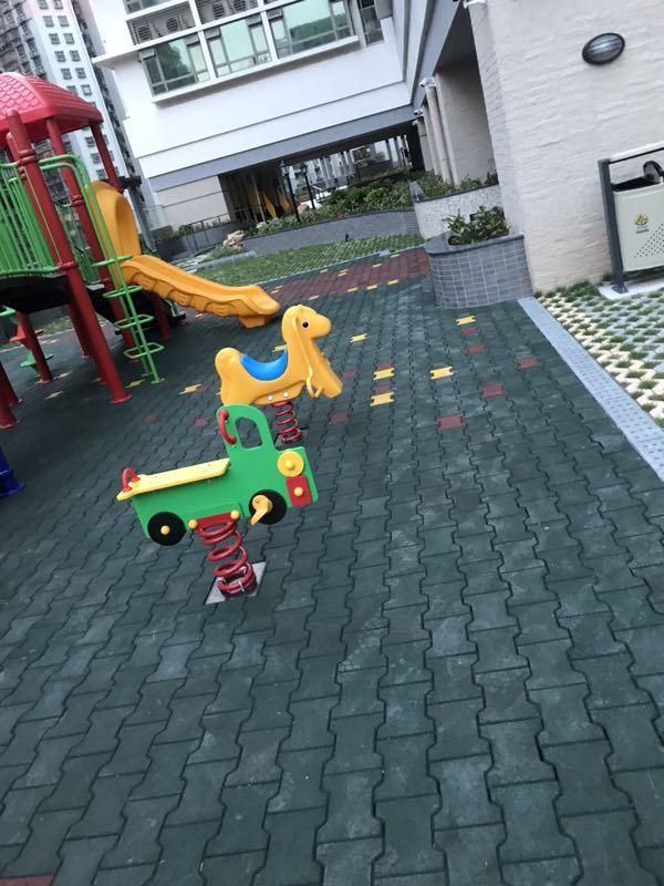 Custom Outdoor Interlocking Dog Bone Shape EPDM Playground Safety Rubber Flooring
