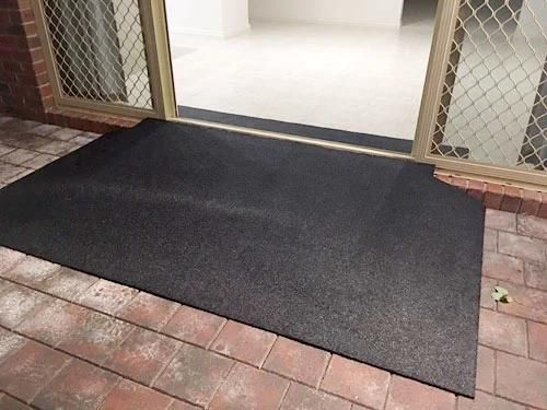 Rubber Ramp Edge with Slip Resistant Surface