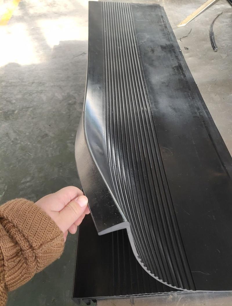 Chinese Manufacturer Nonslip Rubber Stair Matting with Cheap Price