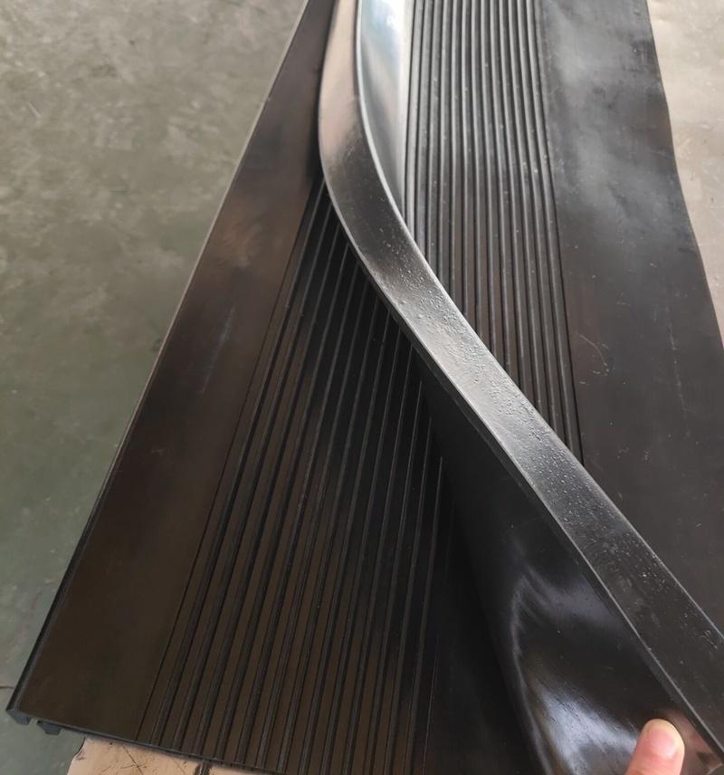 Chinese Manufacturer Nonslip Rubber Stair Matting with Cheap Price