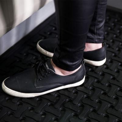 Good Quality Solid Anti Slip Drainage Holes Rubber Mat with 3FT*5FT with Dog Bone