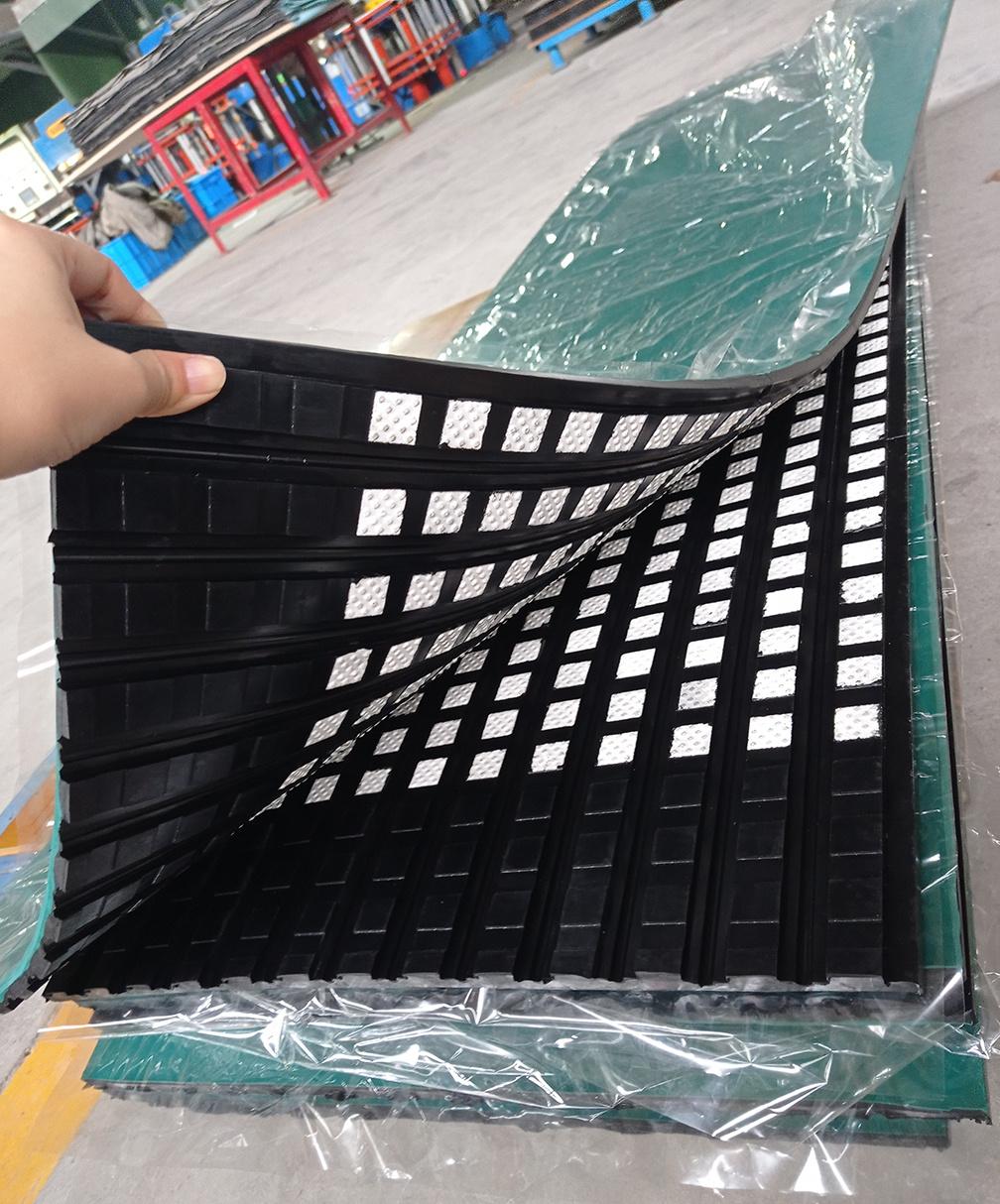 Conveyor Drum Pulley Shell Diamond Lagging Rubber Sheet